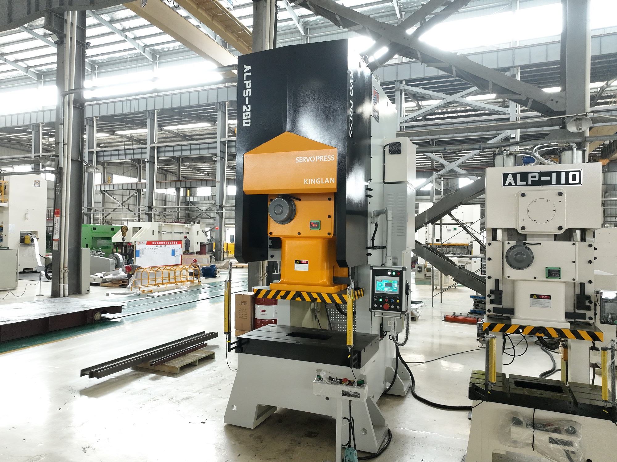 به حداکثر رساندن بهره وری با دستگاه های سروو پرس قابل برنامه ریزی